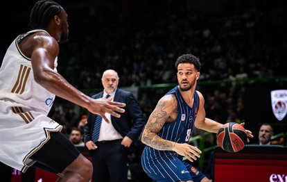 "Anadolu Efes, Dubai Basketbol Karşısında Zaferle Ayrıldı: Saraybosna'da 12. Galibiyet"