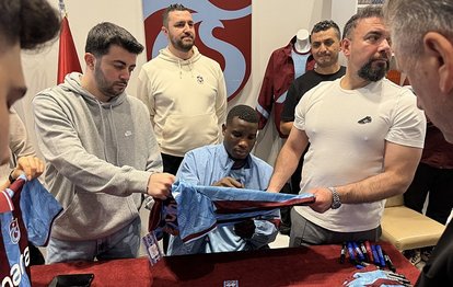 "Trabzonspor'un Golcüsü Onuachu, Taraftarlarla Buluştu: Şampiyonluk Vurgusu"